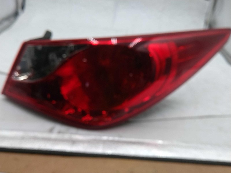 2013 Hyundai Sonata Right Tail Light Assembly Red OEM 104913 153K Miles