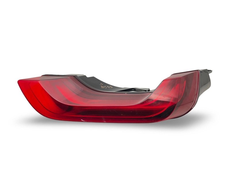 2019 BMW i8 Right Passenger Side Center Taillight Led Small Scratches