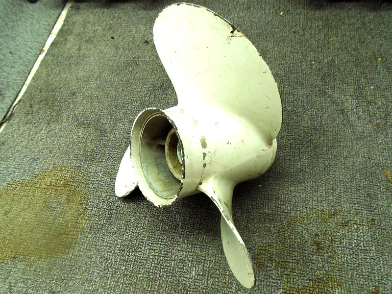 Suzuki Aluminum Propeller 13 SPLINE HUB 13" Dia X 18P RIGHT HAND ROT V1900 13x19