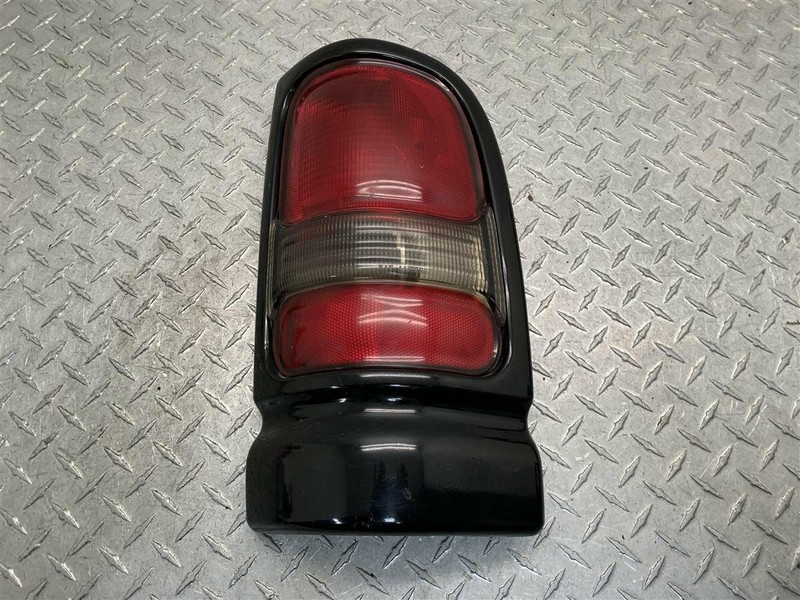 94-01 DODGE RAM 1500 2500 3500 PASSENGER TAIL LAMP OEM 166-02502AR