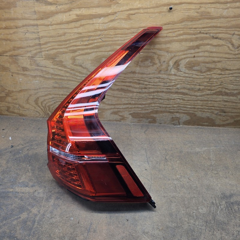 2018 2019 2020 2021 2022 VOLVO XC60 RIGHT SIDE TAIL LIGHT OEM "CHIPPED"