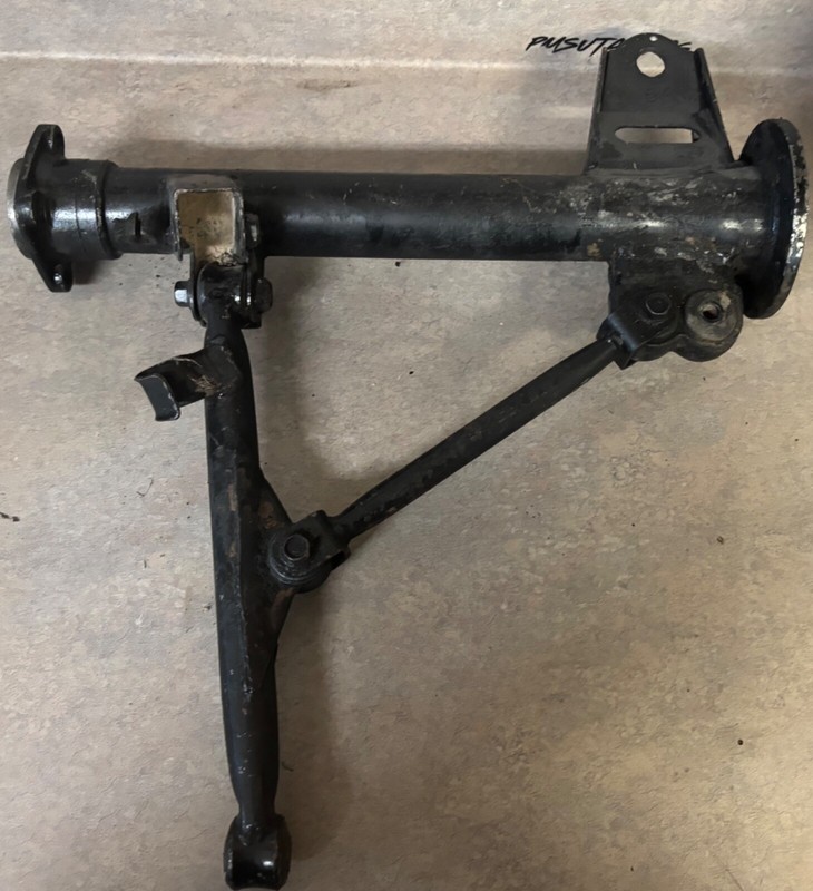 1986 Kawasaki Bayou ATV KLF 300 KLF300 Right Rear Axle Housing Hitch Carrier A3
