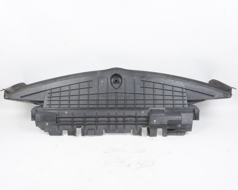 2014 Mercedes W207 E350 Coupe Convertible Engine Radiator Lower Baffle Air Duct