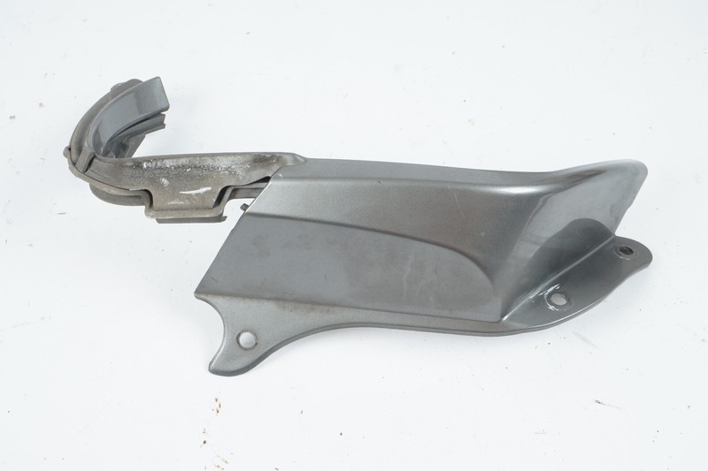 2003-2008 BMW Z4 E85 RIGHT PASSENGER SIDE REAR TAIL LIGHT TRIM PANELOEM