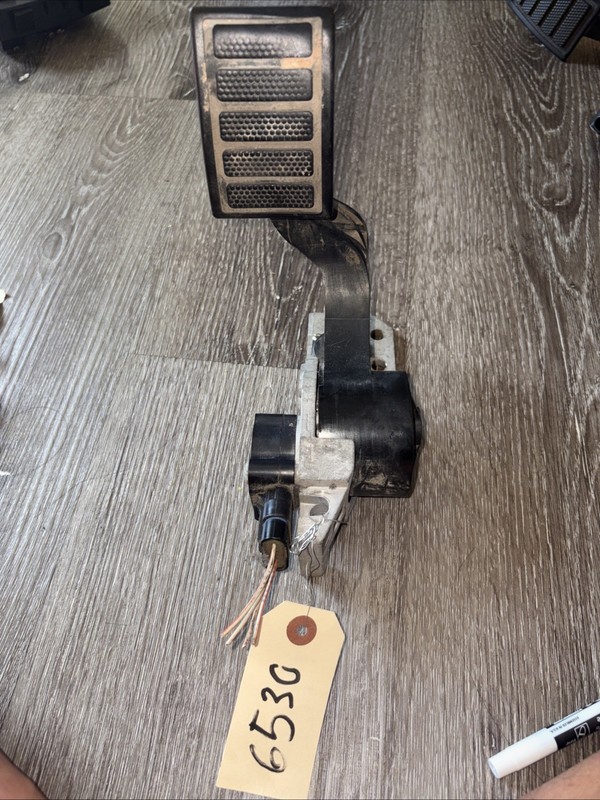 VOLVO GAS PEDAL- P/N: 82734049