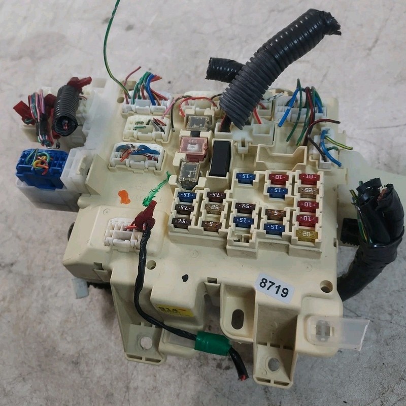 1997–2001 Toyota Camry 3.0L Cabin Interior Fuse Box 82641-AA050 OEM