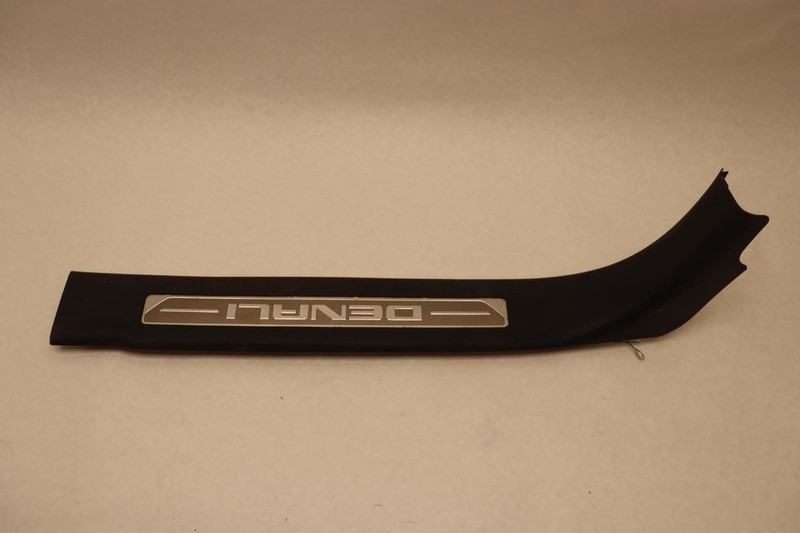 2015-2020 GMC YUKON XL DENALI REAR RIGHT DOOR SILL SCUFF PLATE TRIM PANEL OEM
