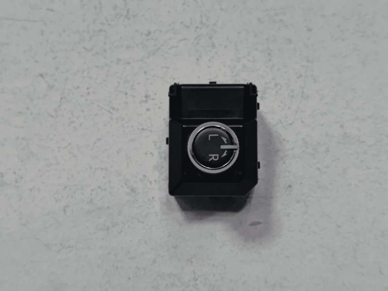 TOYOTA CAMRY XSE XLE FRONT DRIVER DOOR OUTER MIRROR CONTROL SWITCH OEM 2018-20