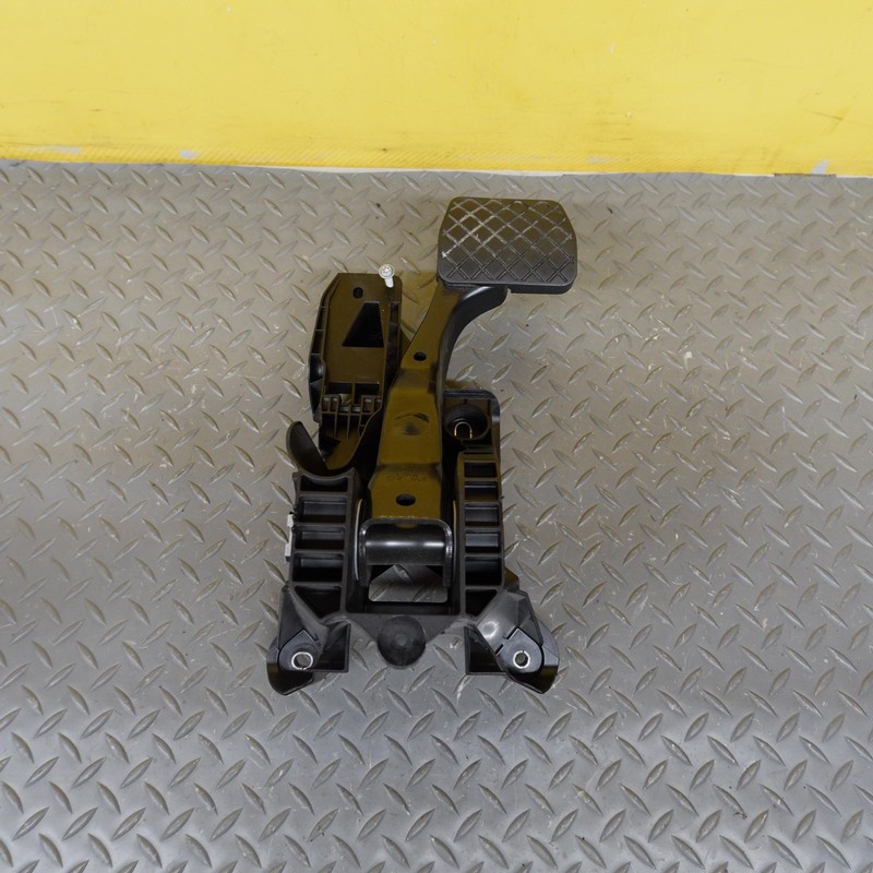 2019-2025 AUDI Q3 S-LINE FRONT LEFT BRAKE STOP PEDAL BRACKET SUPPORT 5Q1723058
