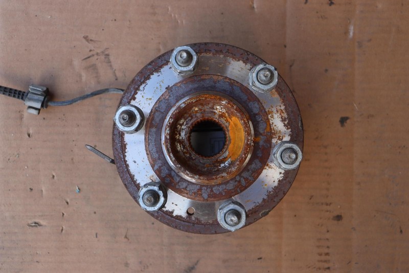 2007-2014 GMC YUKON 4WD FRONT RIGHT SIDE BEARING WHEEL HUB OEM