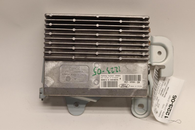 2015 FORD MUSTANG LEFT DASH RADIO STEREO SYSTEM AMP AMPLIFIER OEM