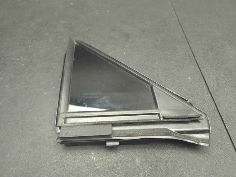 Front Right Door Vent Window Glass 2023 Toyota RAV4 68125-0R050 2019 2020 - 2025