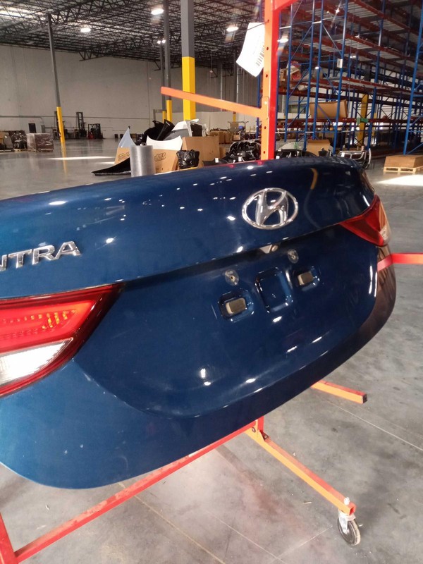 2015 Hyundai Elantra OEM Blue Deck Lid Trunk Lid 47K Miles NJ25-12638-359900
