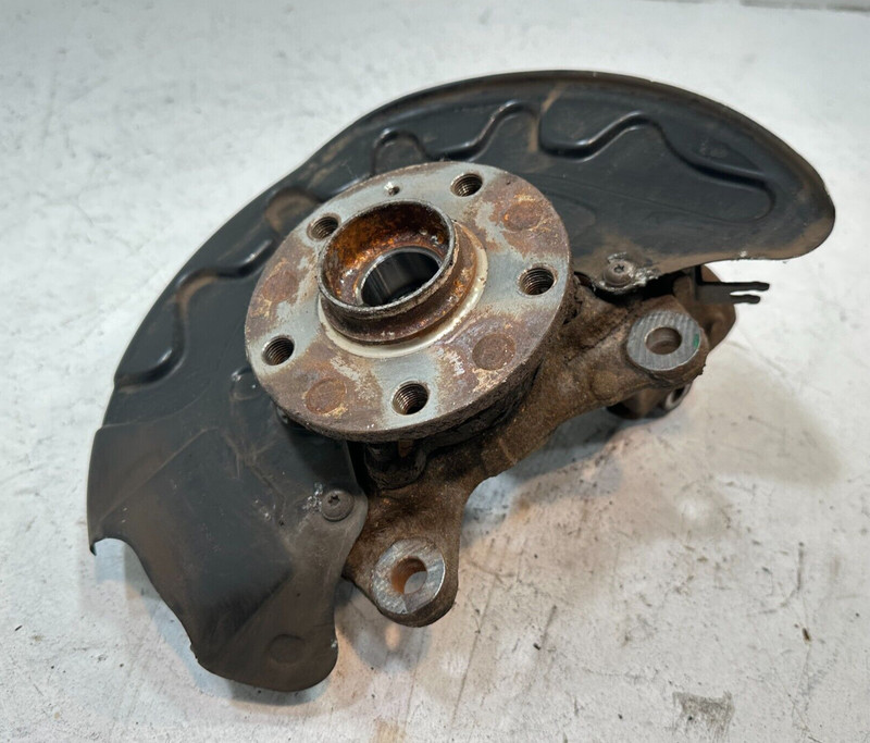 2018-2022 Volkswagen Atlas AWD Front Right Suspension Spindle Knuckle Hub OEM