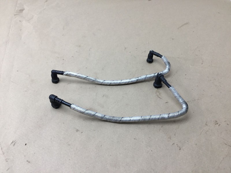 Audi R8 2011 Fuel Tank Breather Hose Line Pipe Set 2 PCS Pair 08-12 :O
