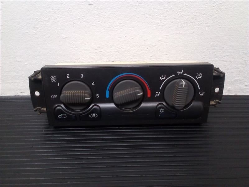 1999-2002 GMC Sierra Manual Temperature Control W/AC W/O Defrost OEM 15054697