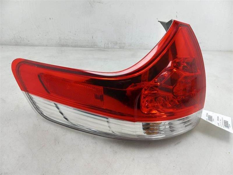 11-14 TOYOTA SIENNA XLE DRIVER SIDE REAR QUARTER MOUNTED TAIL LIGHT ASSEMBLY