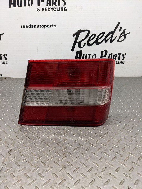 Passenger Tail Light Sedan Decklid Mounted Fits 91-95 VOLVO 940 1155912
