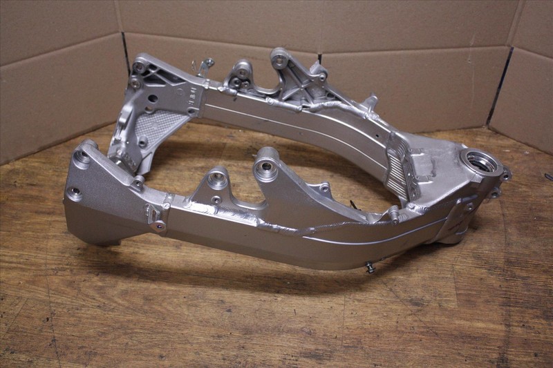 2006 HONDA VFR 800 INTERCEPTOR MAIN FRAME CHASSIS BODY VFR800 06
