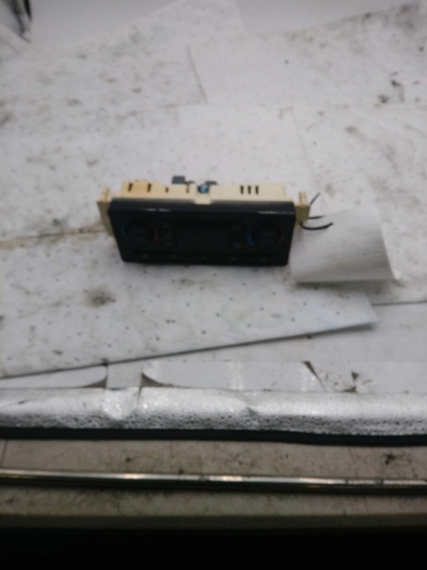 Used A/C Selector Switch fits: 2003 Gmc Yukon w/AC automatic auxiliary control o