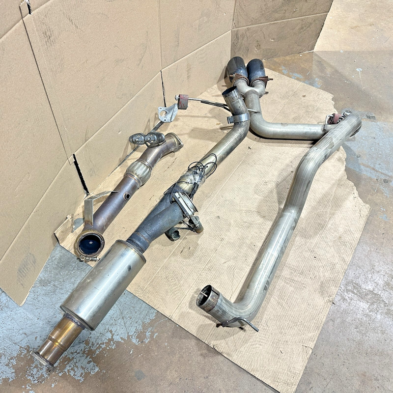2015-2018 FORD FOCUS ST 2.0L EXHAUST SYSTEM MUFFLER TAIL PIPE TUNING TRACK AWE