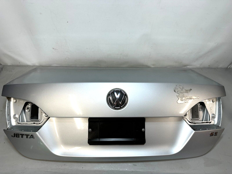 🟢 Volkswagen Jetta Trunk Lid 2014 With minor Rust and Small Dents OEM Used