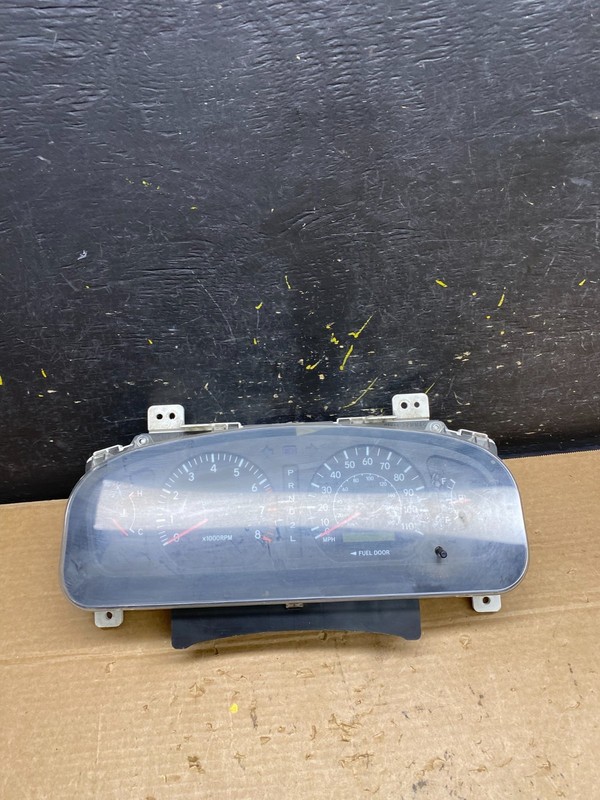1998 1999 2000 Toyota Sienna Speedometer Cluster Gauge OEM W9588 DG