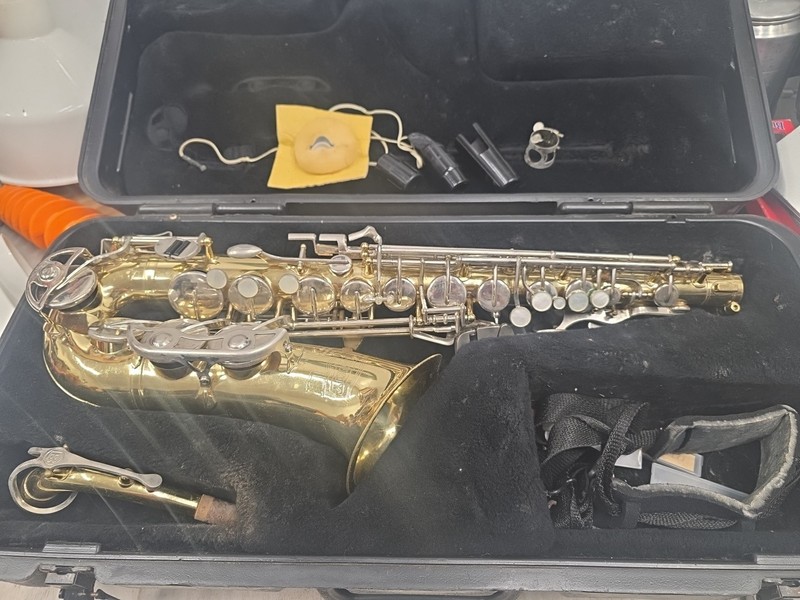 Selmer Bundy II Alto Saxophone with Case