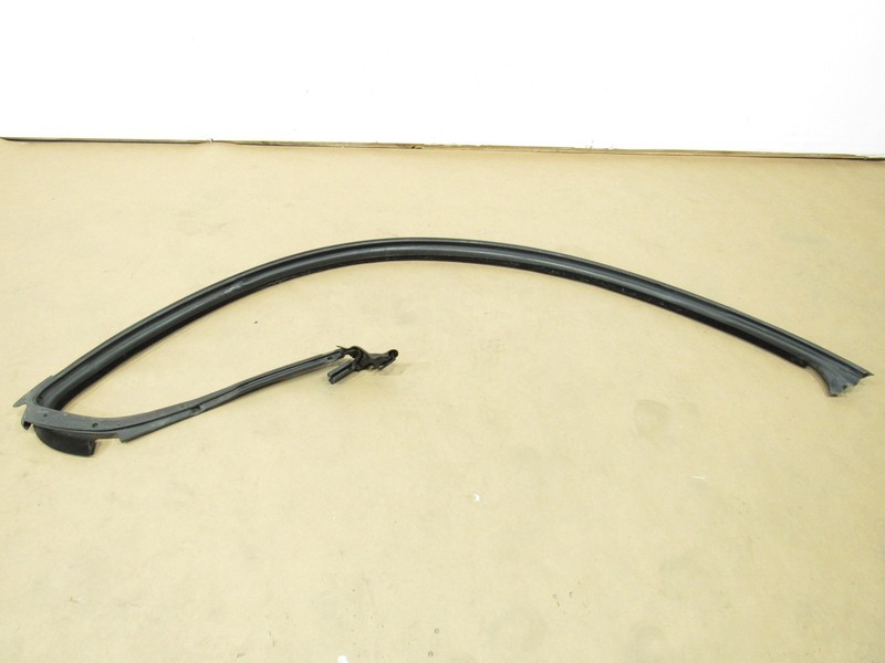 12-18 Bentley Continental GT W12 2015 Right Door Upper Weatherstrip Seal ;:A