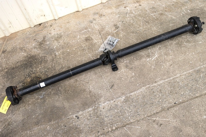 2004-2006 Pontiac GTO Drive Shaft Driveshaft w/ Hardware 3K miles OEM
