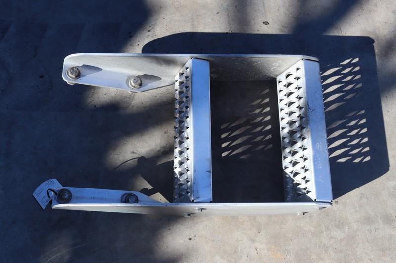 2018-2023 PETERBILT 579 PACCAR STEP FRAME N11-6040 ABOUT 24" x 14 OEM