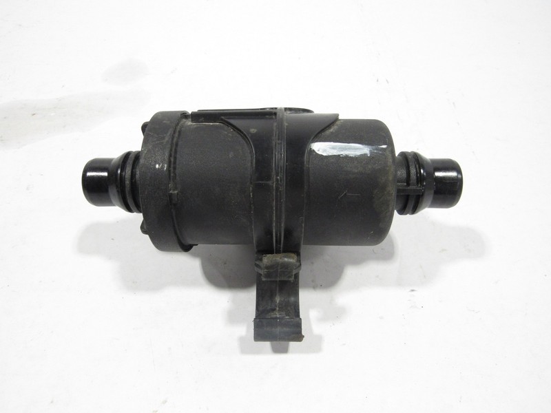 Rivian R1S 2024 Front Coolant Filter W/ Bracket 21-26 @1