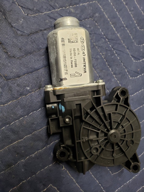 2017-2020 Hyundai Elantra OEM LH-Front Door Window Motor 82450-F2000
