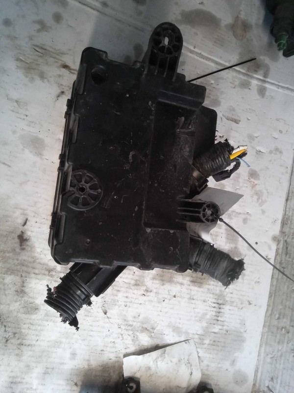 2015 INFINITI QX80 OEM Fuse Box Blue 5.6L 149k Miles NJ25-21390-529921