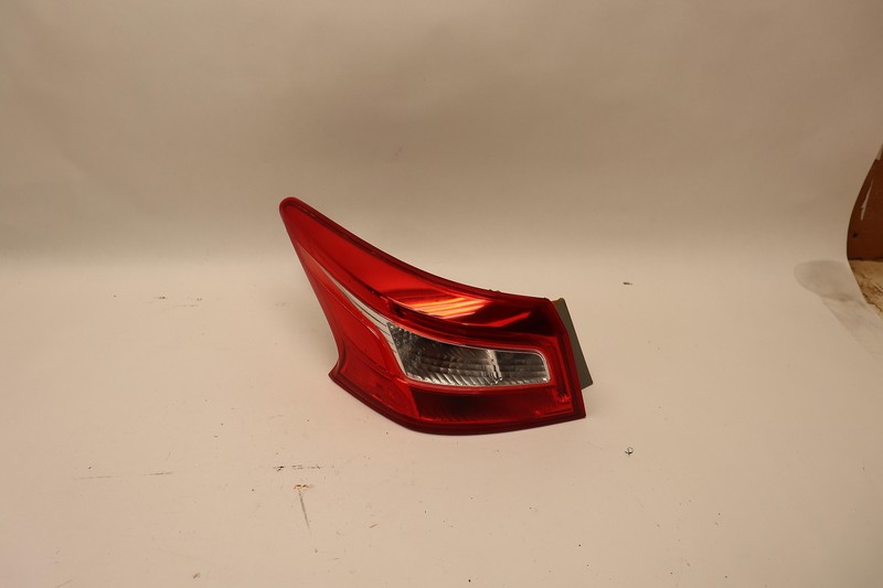2016-2019 NISSAN SENTRA REAR LEFT DRIVER SIDE LIGHT TAILLIGHT ASSEMBLY OEM