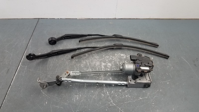 2018 Audi R8 V10 Windshield Wiper Motor / Arms #0182 D1