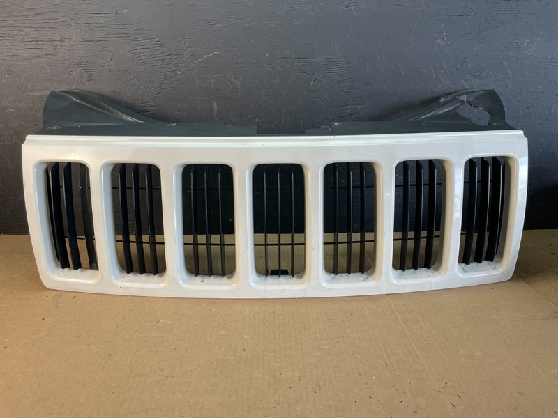 2008 2009 2010 Jeep Grand Cherokee Front Upper Grill Grille OEM AD0269 DG