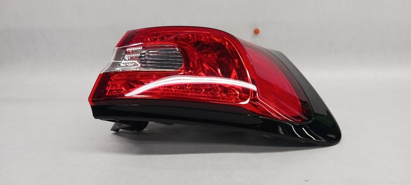14-'18 JEEP CHEROKEE Right passenger outer Taillight LED OEM Grade A!