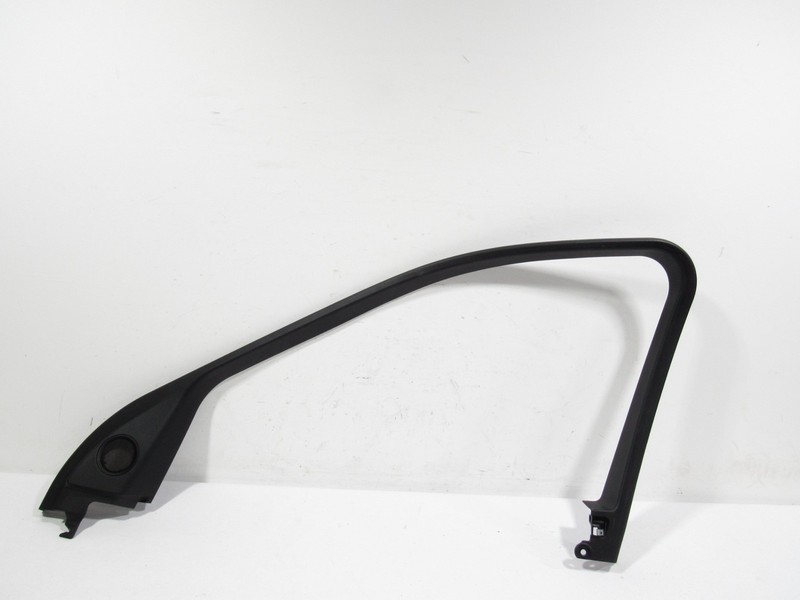 15-19 Land Rover Discovery Sport 2018 L550 Front Right Door Window Frame Cover ;