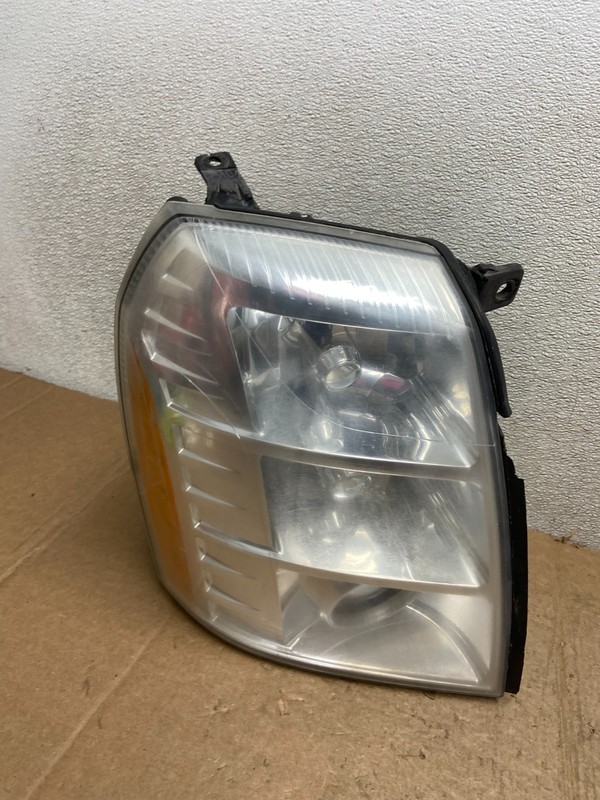 2007 - 2014 Cadillac Escalade Right Passenger Side Xenon HID Headlight AA5229