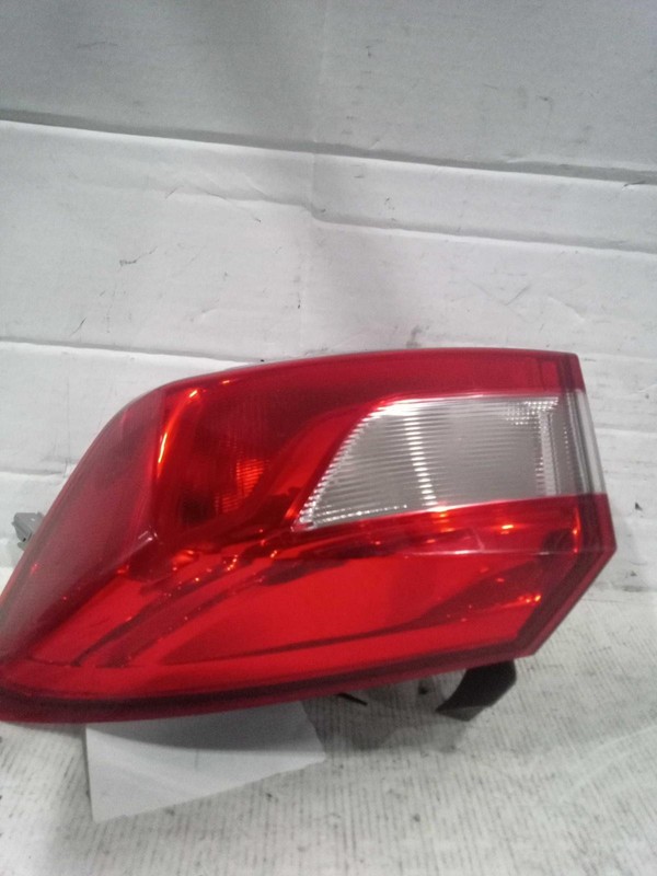2018 Chevrolet Cruze Right Tail Light Assembly Black OEM 628809 130K Miles