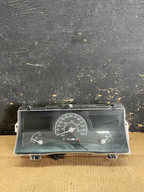 2003 2004 Lincoln Town Car Speedometer Gauge Cluster AB2892