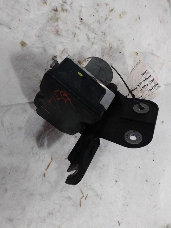 2017 Chevrolet Sonic ABS Hydraulic Assembly OEM 42455109 145K Miles