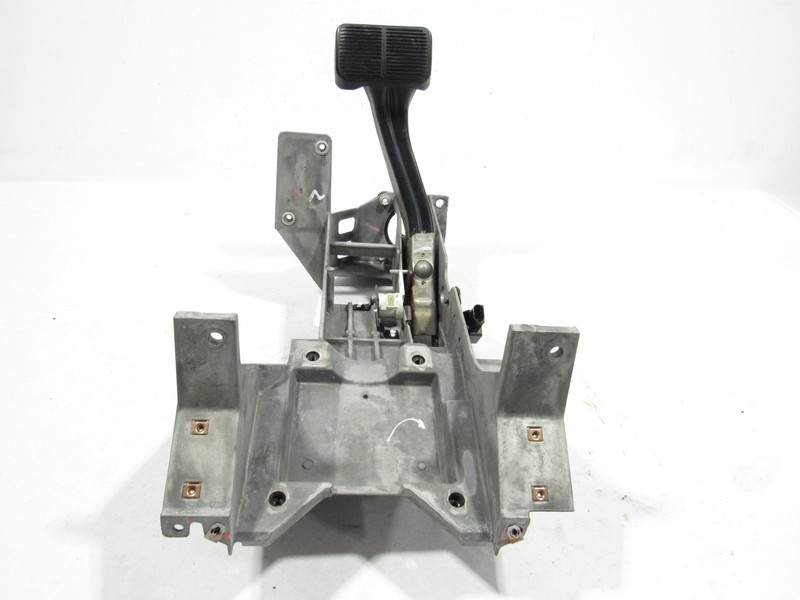 11 12 Fisker Karma 2012 Brake Pedal W/ Sensor Mount Bracket Assembly |@2