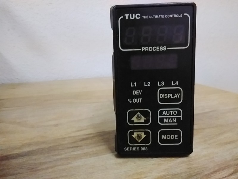 Watlow TUC 988A-10BB-AAEH Temperature Control Series 988 W/O Backcasing