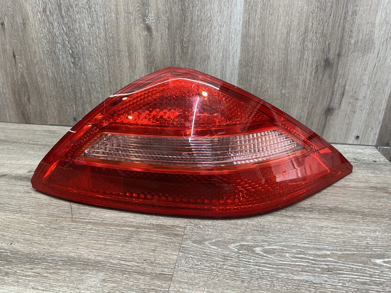 2003-2005 HONDA ACCORD RH TAIL LIGHT ASSY OEM
