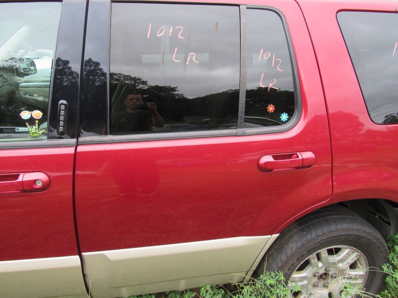 02-05 MERCURY MOUNTAINEER LEFT DRIVER REAR ELECTRIC DOOR RED & GOLD G2 G3