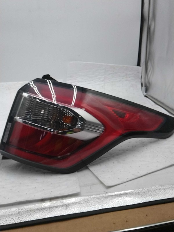 2017 Ford Escape Right Tail Light Assembly Red OEM 636250, 75K Miles