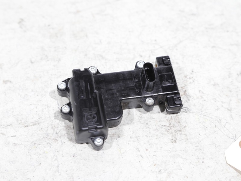 16-20 Tesla Model X Front Left Side Door Control Unit Module 1045353-00-B OEM