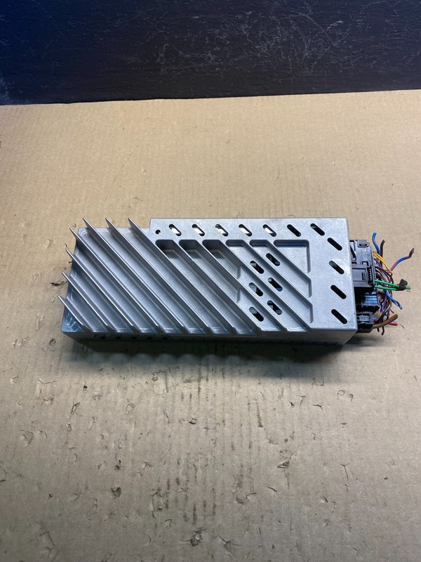 2004 to 2011 Bmw 3 5 6Harman Becker Stereo Audio Amplifier Amp Oem AC0761 DG